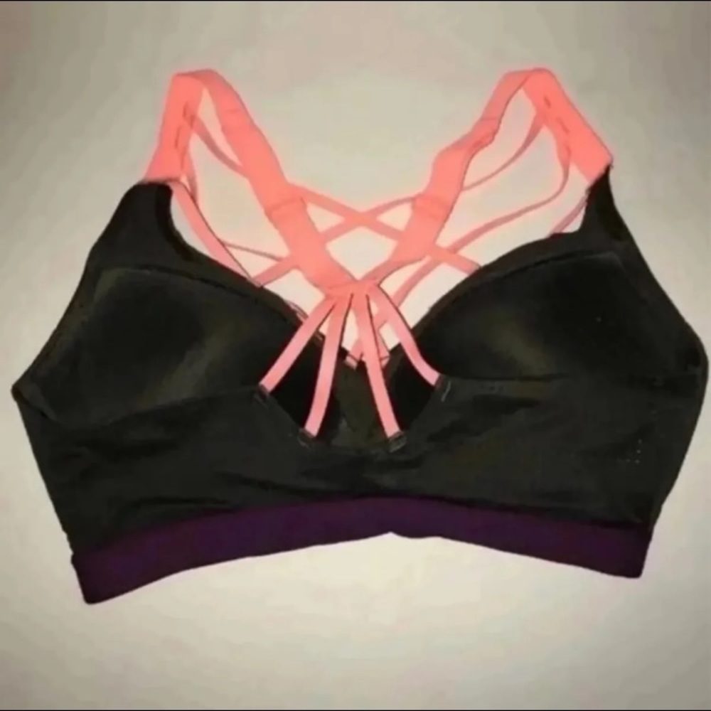 Victoria’s Secret Sports Bra Size 32 D. Color-olive green